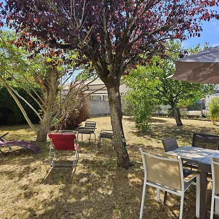 Maison Spacieuse Privatisee Ou A La - Places De Parking * Saint-Michel (Charente)