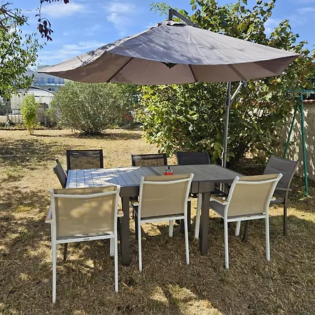 Maison Spacieuse Privatisee Ou A La - Places De Parking Bed & Breakfast *